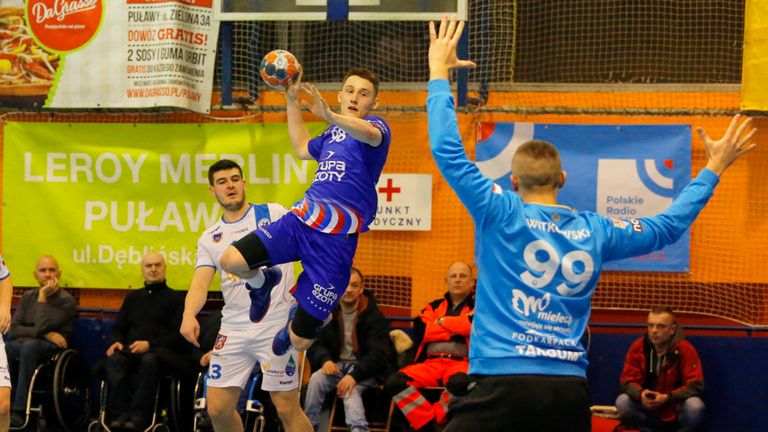 Materiały prasowe / KS Azoty Puławy/Grzegorz Sierocki / Na zdjęciu: Piotr Jarosiewicz w akcji rzutowej