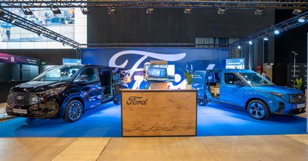 Ford z dwiema polskimi premierami. E-Tourneo Custom i E-Transit Courier pokazane w Katowicach