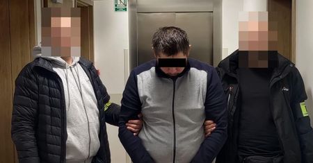 Zabójstwo koło Lublina. Nakrył matkę podczas spotkania z partnerem. 29-latek wpadł w szał, chwycił za nóż