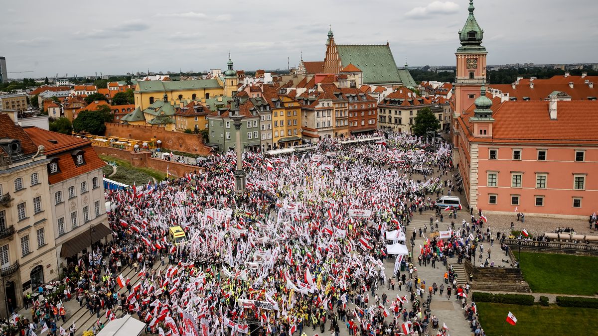 Na zdjęciu protest rolników przed Zamkiem Królewskim w Warszawie, maj 2024 roku