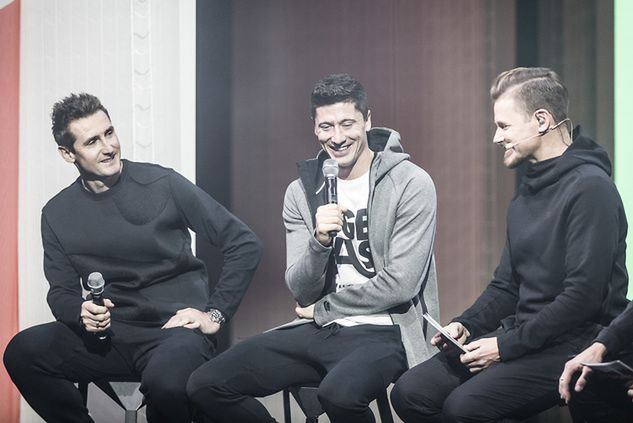 "Lewy" z Miroslavem Klose – najlepszym strzelcem Mistrzostw Świata i reprezentacji Niemiec. Razem  prezentowali w Monachium najnowsze Hypervenom 3 (fot. Nike.com)