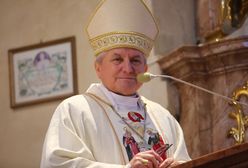 Gest wsparcia dla krytykowanego biskupa z Kalisza. Słynny "pijany wójt" zabiera głos