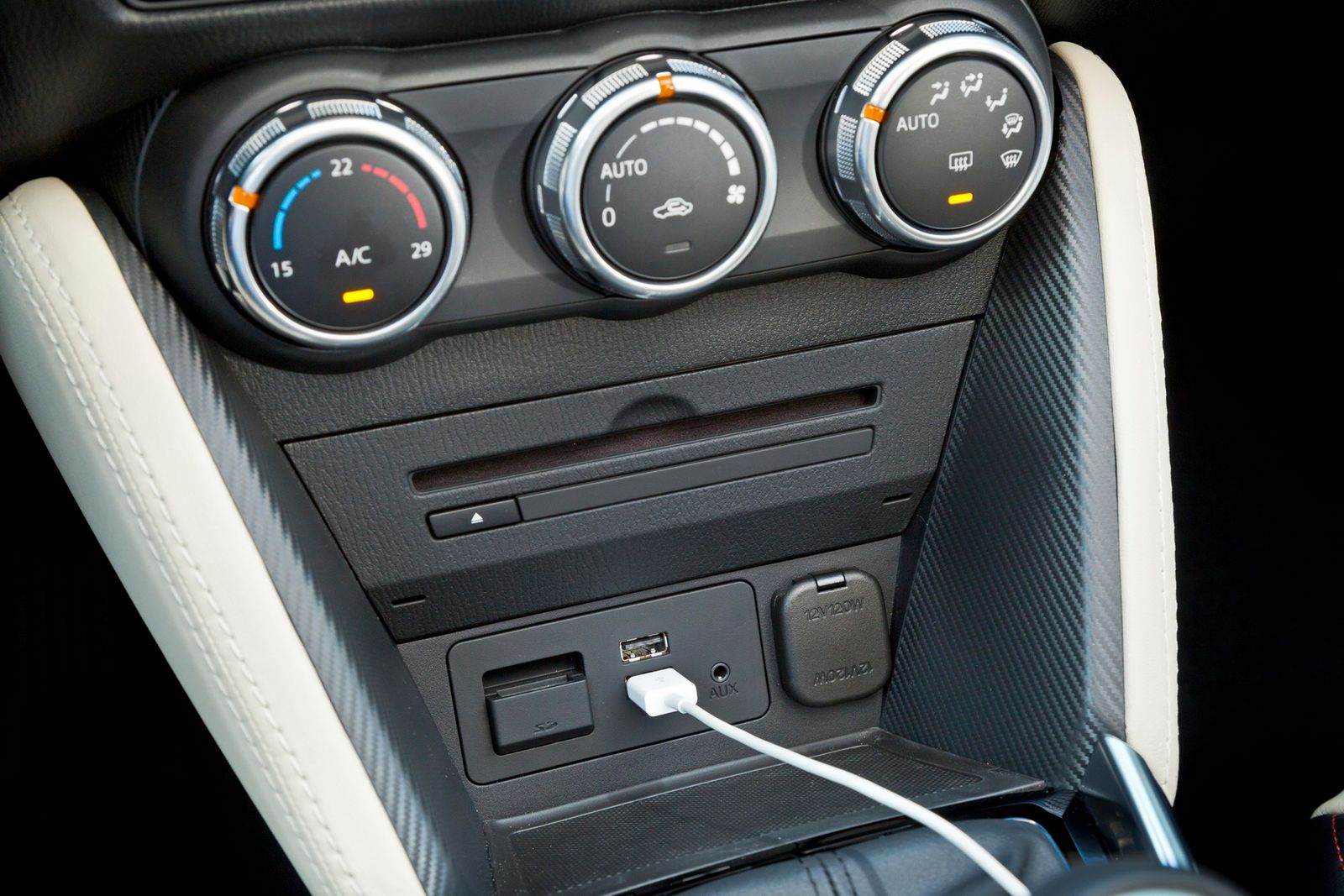 Europejska Mazda 2 – obszerna galeria zdjęć 61
