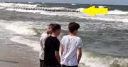 Wzorowe zachowanie plażowiczów. Nagranie z Mielna obiegło sieć