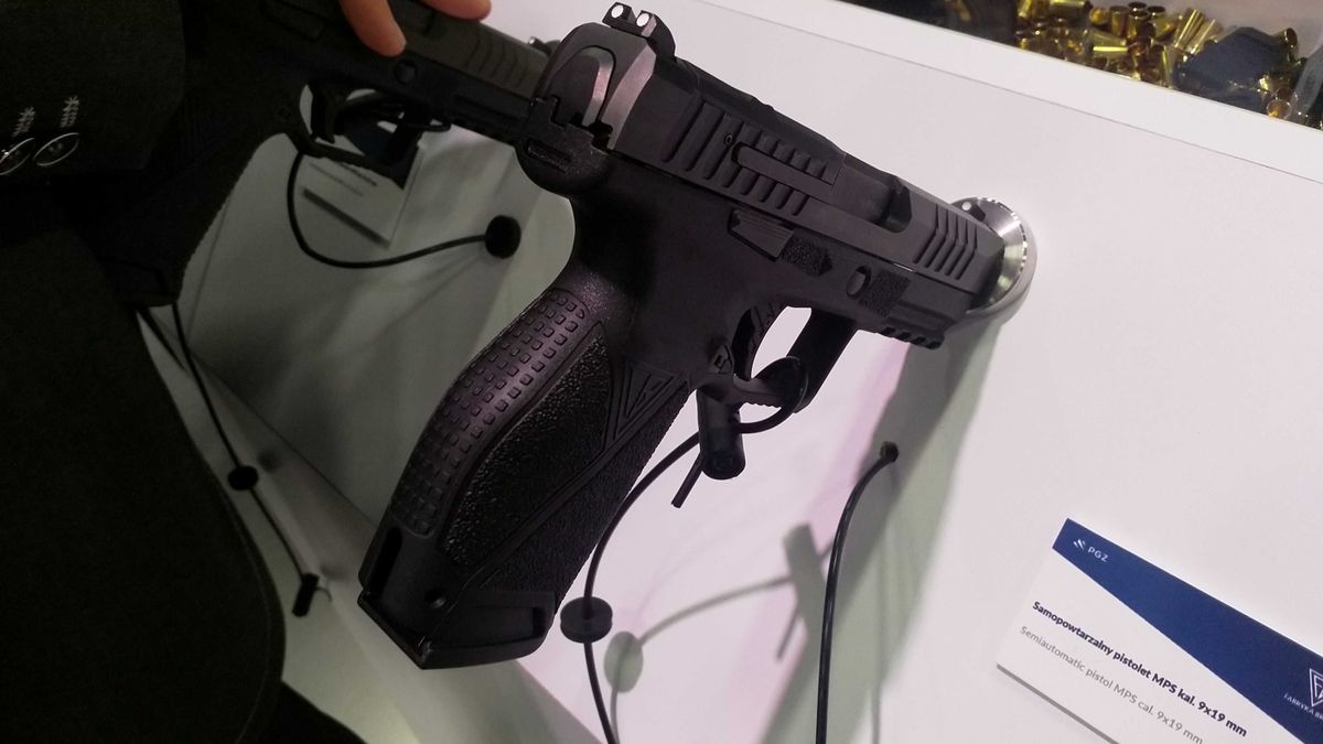 Nowy pistolet Fabryki Broni MPS pokazany na targach MSPO 2023,