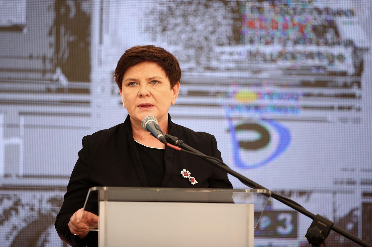 Beata Szydło broni programu 500+. "Bez względu na wszystko powinien pozostać"