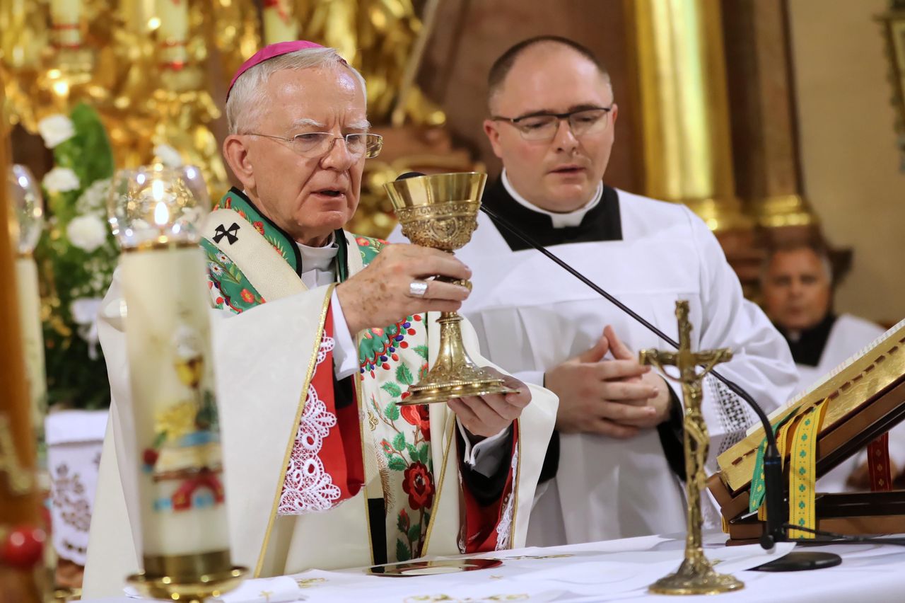 Pożar w Nowej Białej. Abp Jędraszewski: to nieszczęście jest próbą serc