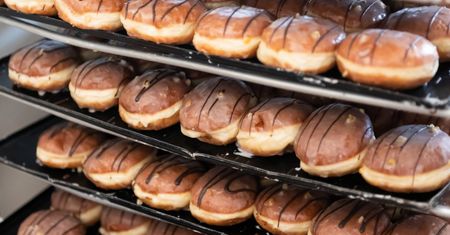 Bitwa na pączki. Takiej okazji dyskonty nie przegapią. Oto ceny