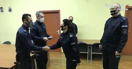 Sosnowiec. Policjanci nagrodzeni. Uratowali życie kobiecie i jej 11 córce