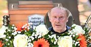 Tak Olbrychski ubrał się na pogrzeb Jankowskiej-Cieślak. Przystoi, czy nie? [ZDJĘCIA]