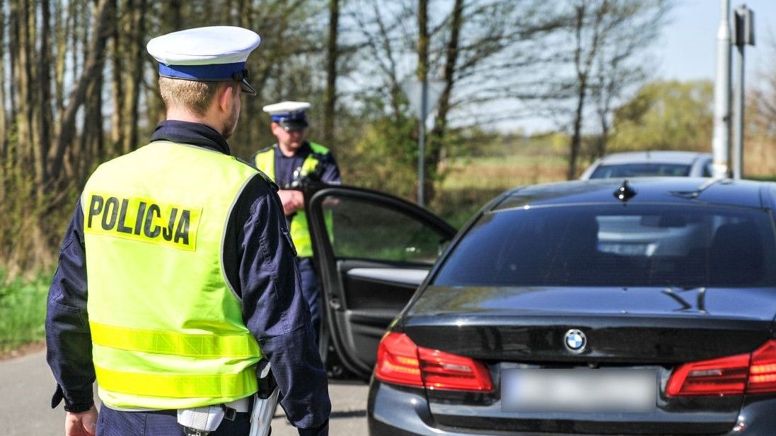 Kierowca może dostać 1500 zł mandatu. Pieszy nawet 2000 zł.