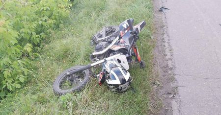 Teodorów w Łódzkiem. 9-latek na motocyklu zderzył się z samochodem