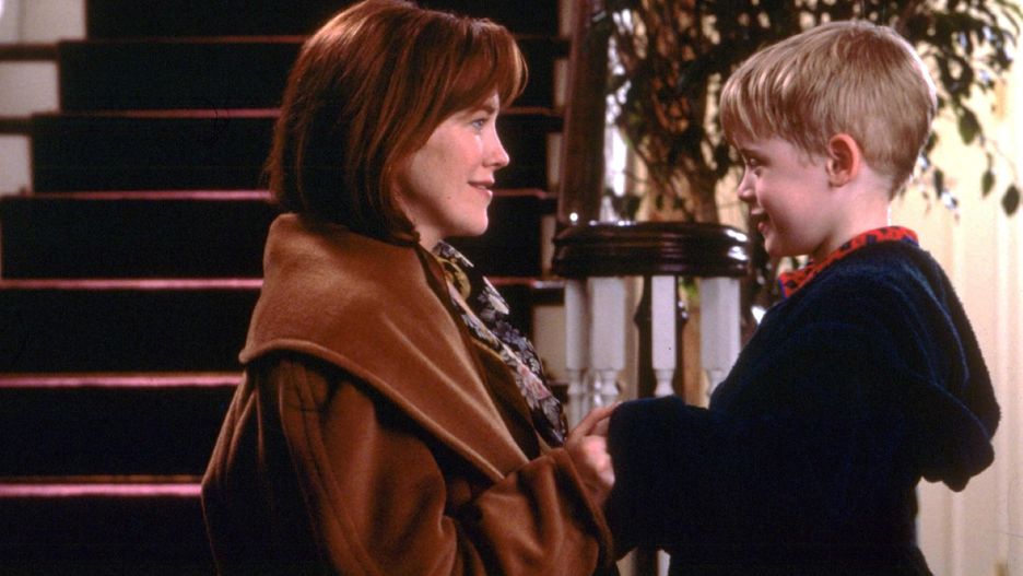 Catherine O'Hara i Macaulay Culkin jako mama i syn w "Kevin sam w domu"