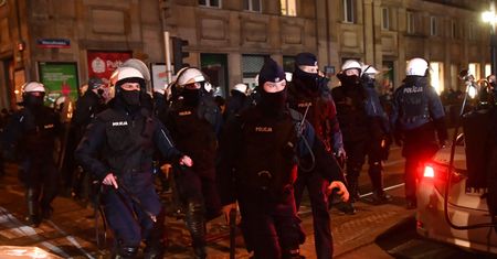 Strajk Kobiet w Warszawie. Policja publikuje nagrania z Barbarą Nowacką