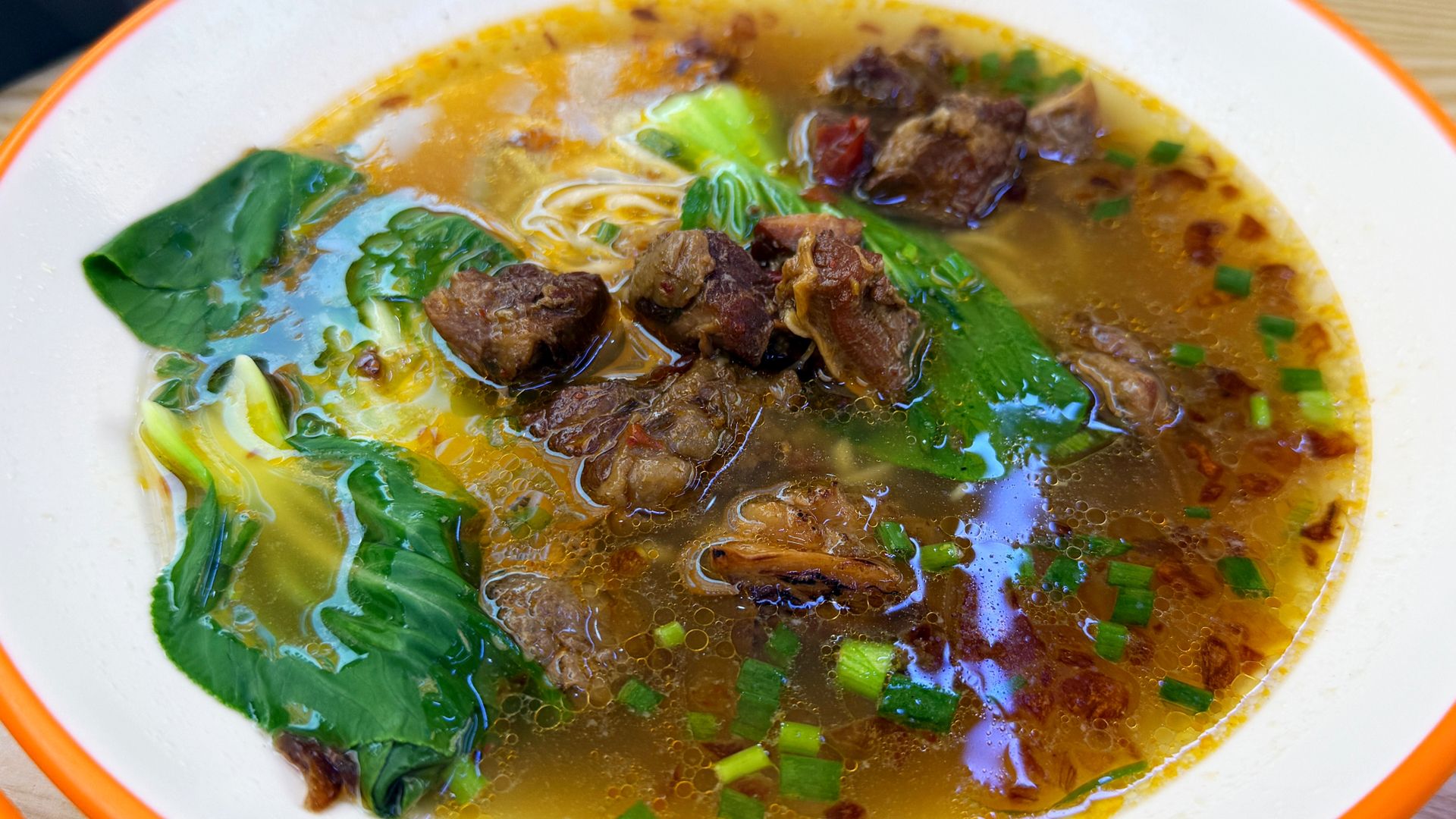 Jeśli jesienią szybko marzniesz, przyjrzyj się temu, co masz na talerzu.