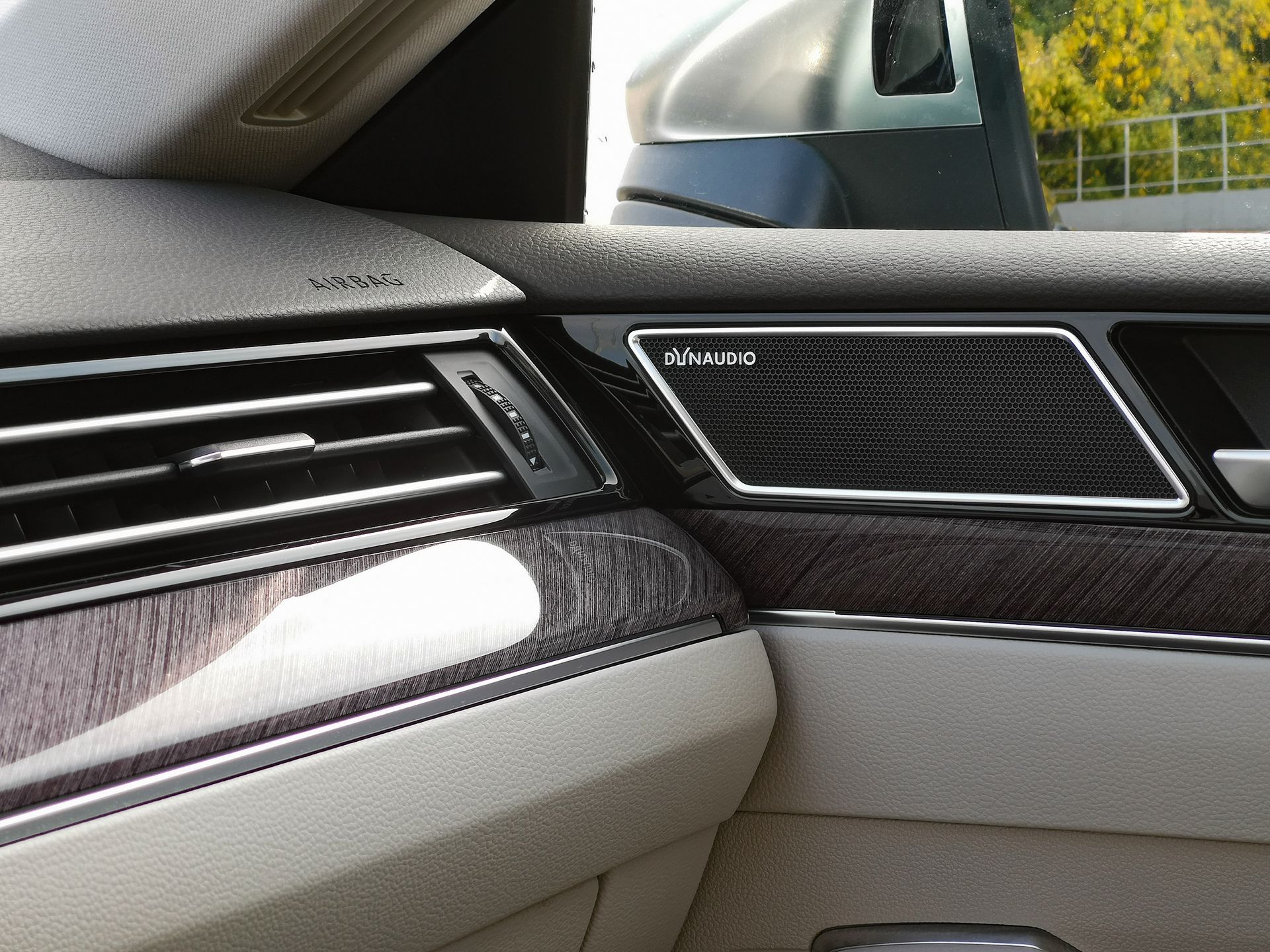 Volkswagen Arteon: kamery 360 stopni z 3D i system dźwięku Dynaudio 14