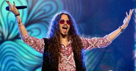 Michał Szpak niepokonany! Okupuje pierwsze miejsce na liście...