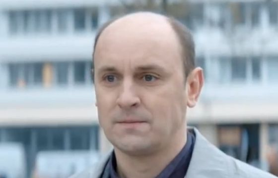 Adam Woronowicz z garbusem reklamuje pożyczkę w ING Banku Śląskim (wideo)