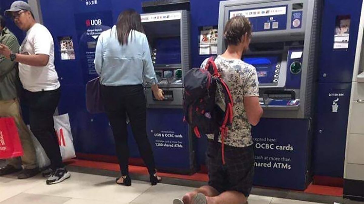 Problemy wysokich ludzi. Te zdjęcia pokazują, że nie jest im łatwo 1