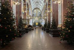 Częstochowa. Tradycyjna chata i ruchoma szopka na Jasnej Górze