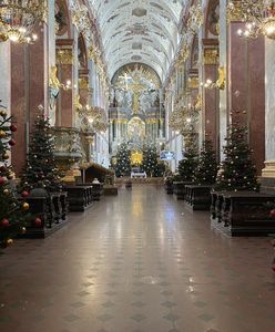 Częstochowa. Tradycyjna chata i ruchoma szopka na Jasnej Górze