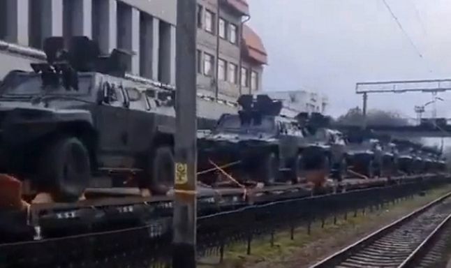 Wozy Otokar II w Rumunii podczas transportu (kwiecień 2023 r.).