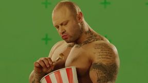 Fame MMA totalnie zaskoczyło! Kubełek KFC i tortilla w trailerze