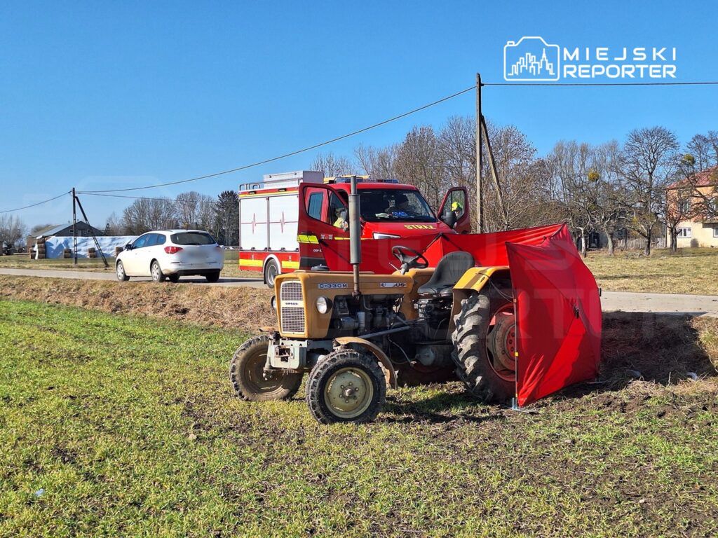 Tragiczny wypadek. Mężczyzna spadł z ciągnika. Nie żyje