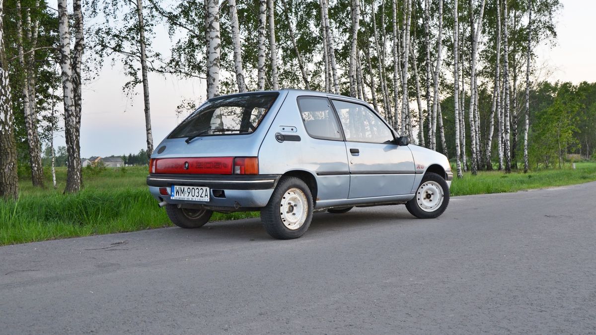 Tanie auta to już nie te z lat 80., bo takie drożeją. Najtańsze auta to rocznik 2000 w górę.