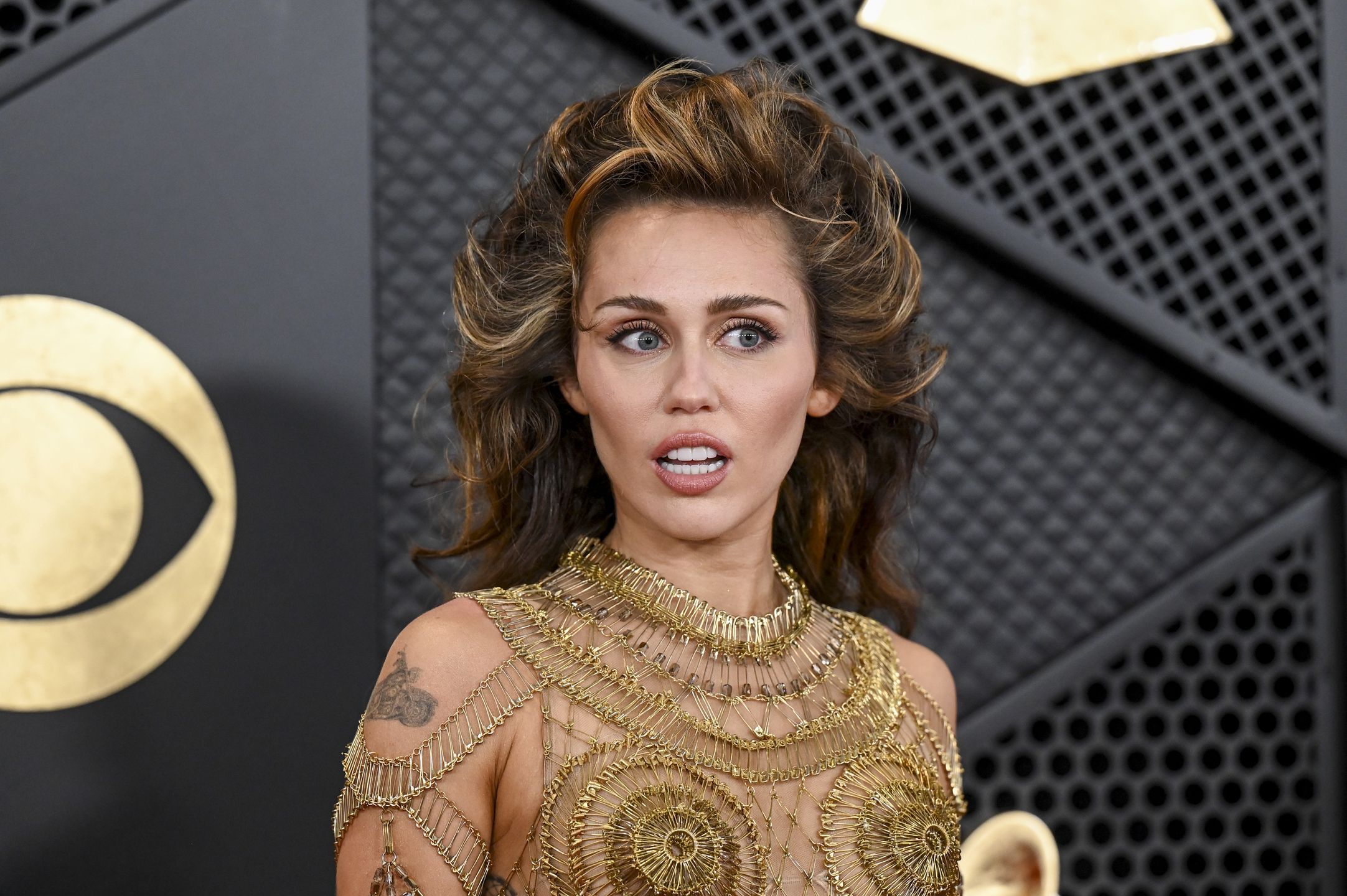 Miley Cyrus brylowała w tej fryzurze przez cały wieczór 