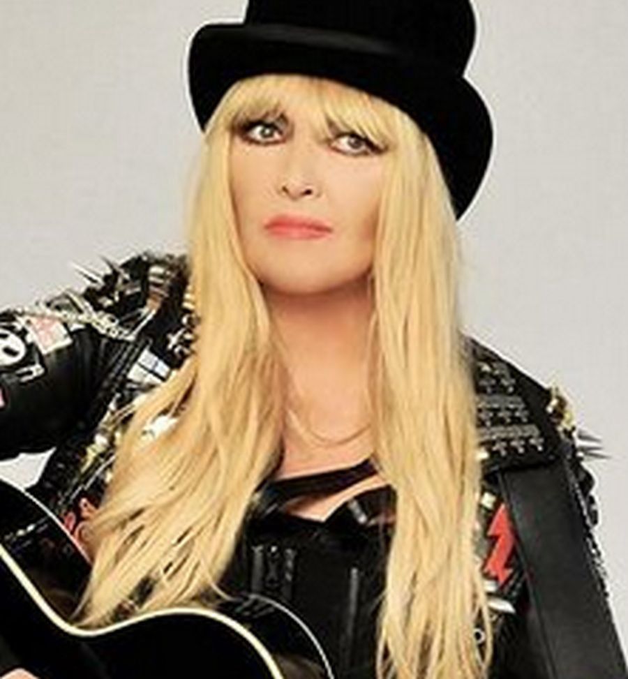 Maryla Rodowicz "plumka na gitarze"