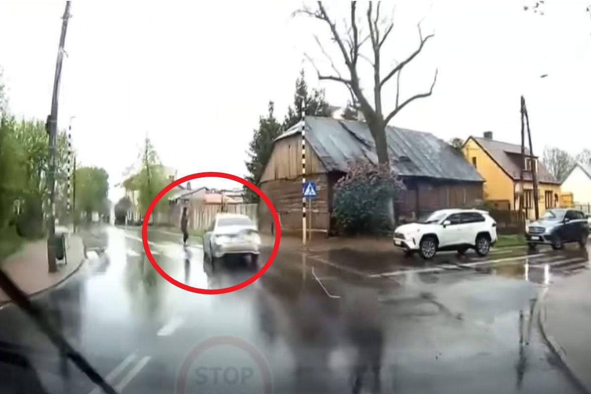 Potrącenie na przejściu dla pieszych w Karczewie