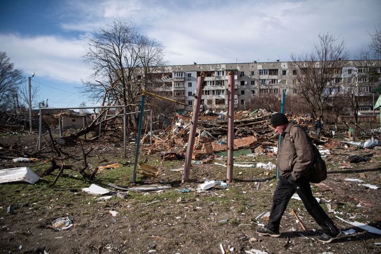 Rosyjscy wojskowi sprzedają splądrowane ukraińskie sprzęty na bazarach