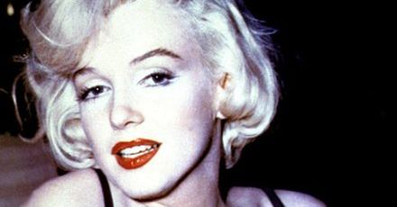 Czerwona szminka Marilyn Monroe urodowym trendem wszech czasów