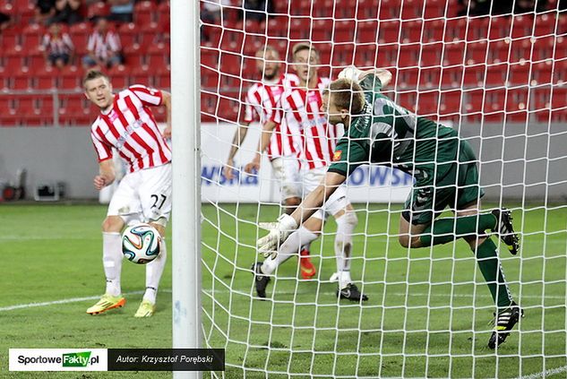 Marcin Budziński zdobywa bramkę na 2:1 w meczu z Koroną Kielce