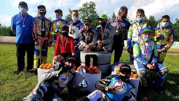 Materiały prasowe / UKS Speedway Rędziny / Na zdjęciu: uczestnicy turnieju w Rędzinach