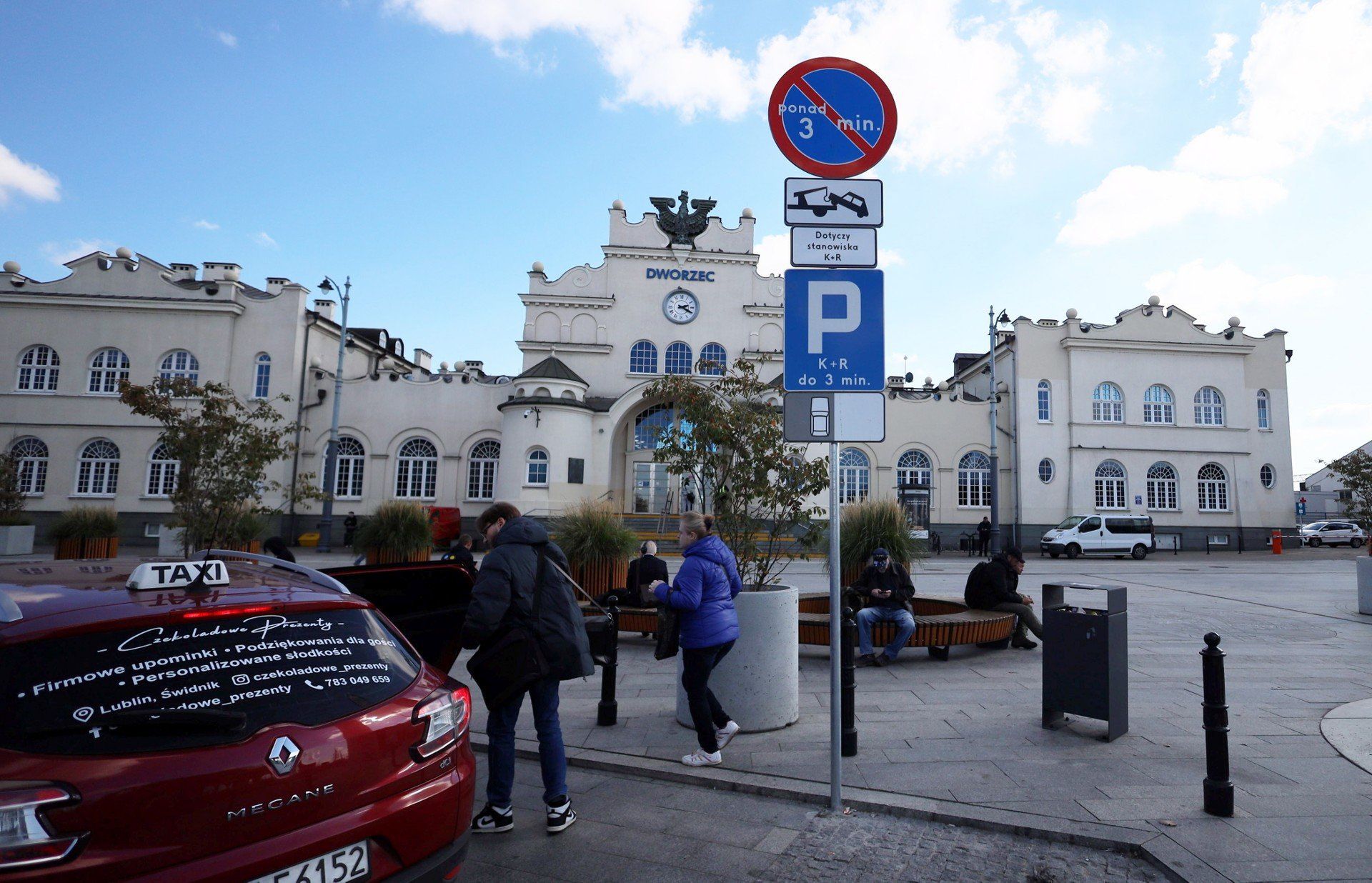 Zmiana oznakowania na miejscach parkingowych K+R przy Dworcu PKP.