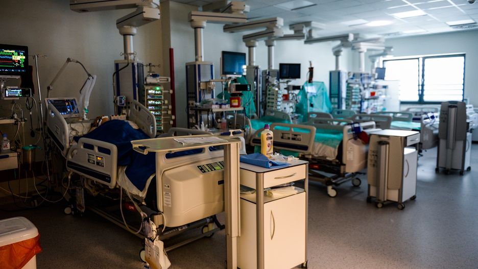 KRAKOW, POLAND - APRIL 18: An unconscious COVID-19 patient lays on a bed inside the Intensive Care Unit (ICU) for COVID -19 patients of Krakow's University Hospital on April 18, 2020 in Krakow, Poland. Considered the largest and most modern medical centre in Poland, Krakow University Hospital is one of the designated hospitals to treat COVID-19 patients by the government. For the moment, 150 coronavirus patients are in the hospital and a total of 925 beds are available for future cases. From April 20, Poland will begin to gradually remove certain restrictions introduced in the wake of the COVID-19 epidemic. The country is approaching 10,000 confirmed COVID-19 cases and several hundred deaths. (Photo by Omar Marques/Getty Images)