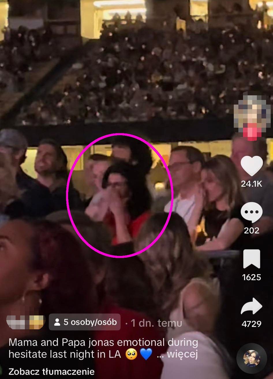 Joe Jonas płacze na koncercie