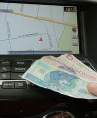 Fabryczna nawigacja to wyrzucone pieniądze