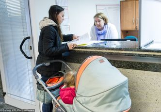 Wzrost pensji minimalnej może być problemem dla samotnych rodziców. Zobacz kto straci alimenty