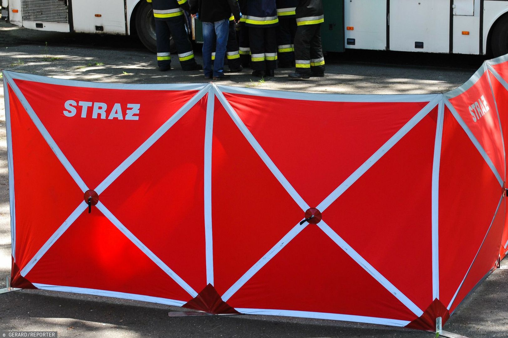 Strażacki parawan do zasłaniania zwłok. Zdjęcie ilustracyjne