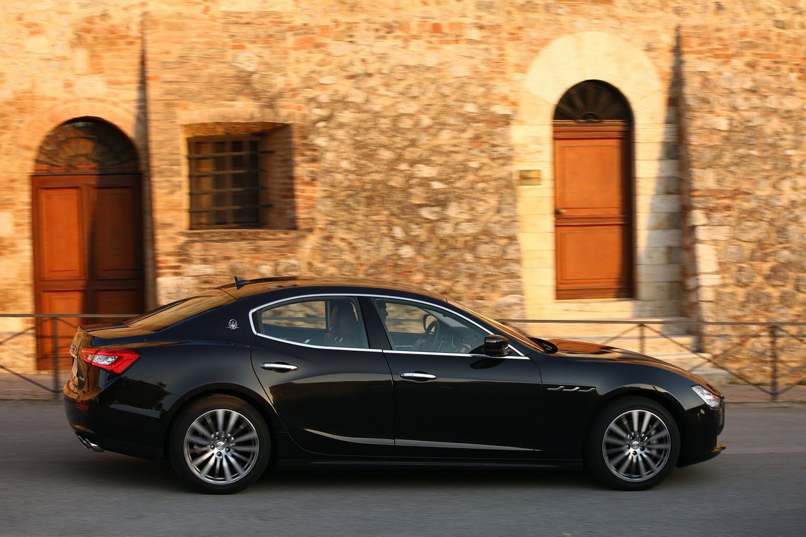 2014 Maserati Ghibli - Włosi wiedzą, co to piękno [galeria] 136