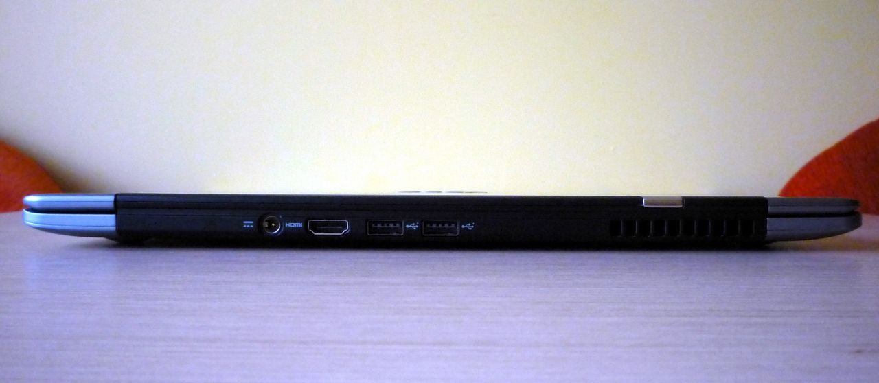 Acer Aspire S3 - tył (zasilanie, HDMI, 2 x USB 2.0)