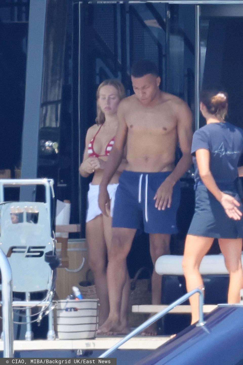 Upojne wczasy Kyliana Mbappé i Ester Exposito na Sardynii