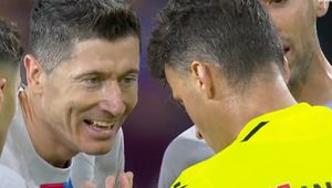 Po pół godzinie wyrzucił Lewandowskiego z boiska. W Barcelonie gorąco