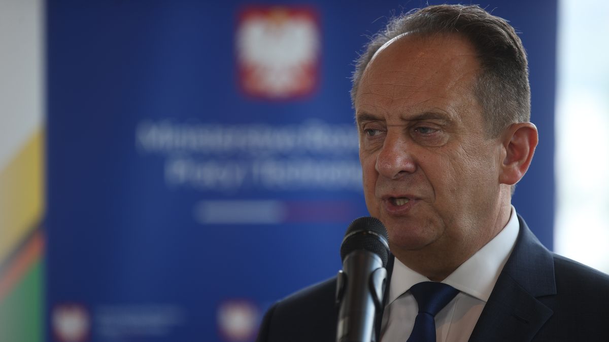 Andrzej Gut-MostowyGr�dek nad Dunajcem, 16.07.2021. Wiceminister rozwoju, pracy i technologii Andrzej Gut-Mostowy podczas konferencji prasowej po debatcie pt. "Bon Turystyczny po roku funkcjonowania. Analiza i wp�yw na r�ne obszary �ycia spo�ecznego i gospodarczego", 16 bm. w Hotelu Lemon Resort Spa w Gr�dku nad Dunajcem. (jm) PAP/�ukasz G�gulski�ukasz G�gulskiAndrzej Gut Mostowy, bon turystyczny, debata, Gr�dku nad Dunajcem, konferencja prasowa, polityk, polityka, turystyka