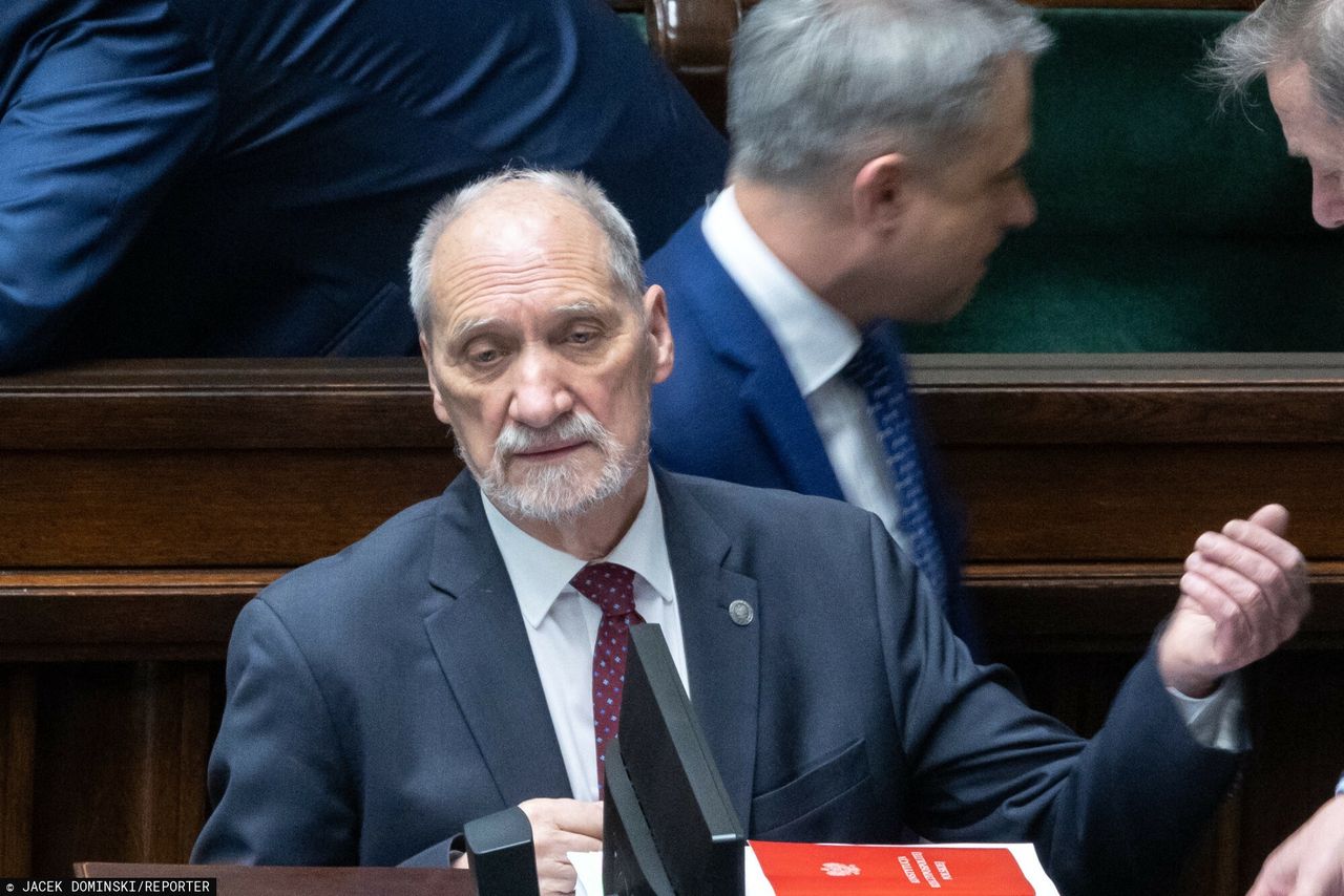 Macierewicz wyprowadzony z równowagi. "Niech pan zapyta o Tuska"