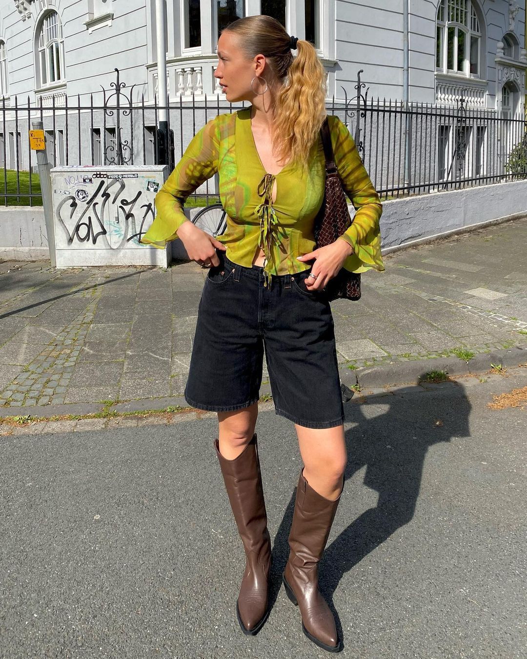 Jortsy w stylizacji Y2K