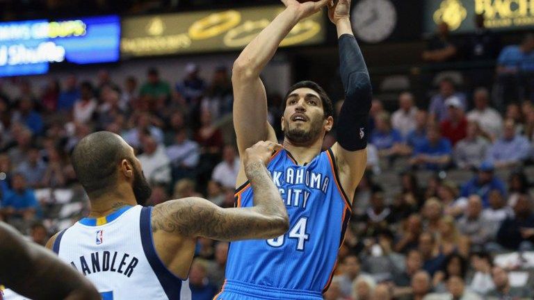 Zdjęcie okładkowe artykułu: AFP / RONALD MARTINEZ / GETTY IMAGES NORTH AMERICA / Enes Kanter (Oklahoma City Thunder)